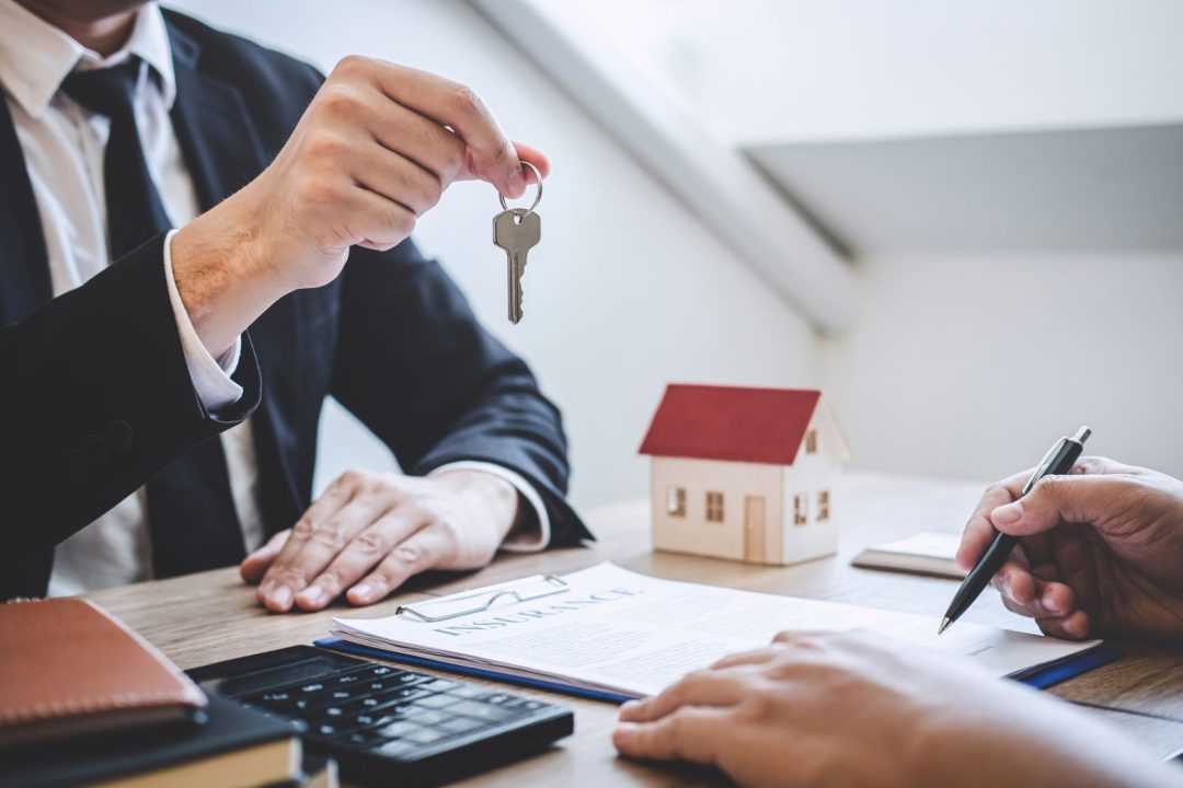 découvrez comment négocier votre assurance habitation pour obtenir la meilleure couverture au meilleur prix. apprenez des astuces et conseils pour réduire vos primes tout en garantissant votre sécurité et celle de votre foyer.