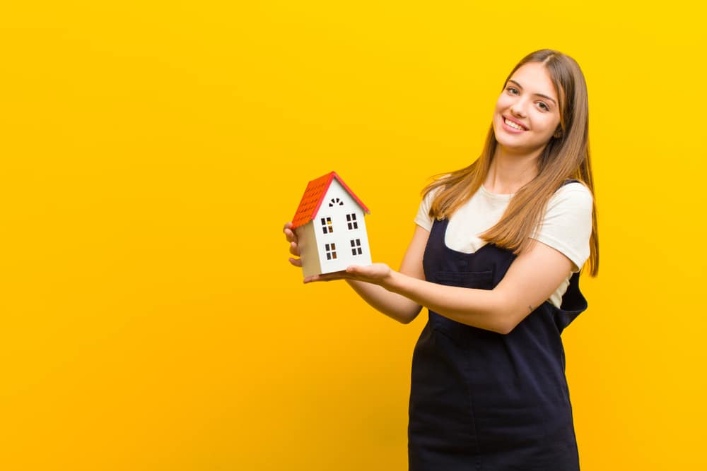 découvrez pourquoi les tarifs de l'assurance habitation étudiante augmentent en 2024 et comment trouver une couverture adaptée à petit prix. conseils et astuces pour économiser sur votre assurance.