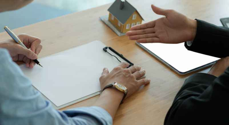 découvrez comment estimer et réduire le coût de votre assurance habitation grâce à nos conseils pratiques et comparatifs.