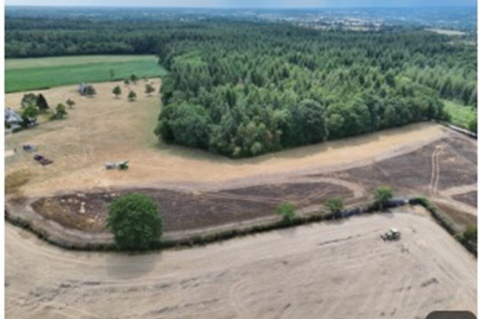 incendie majeur à fontainebleau : 900 personnes évacuées et mesures de prise en charge par les assurances pour les sinistrés.